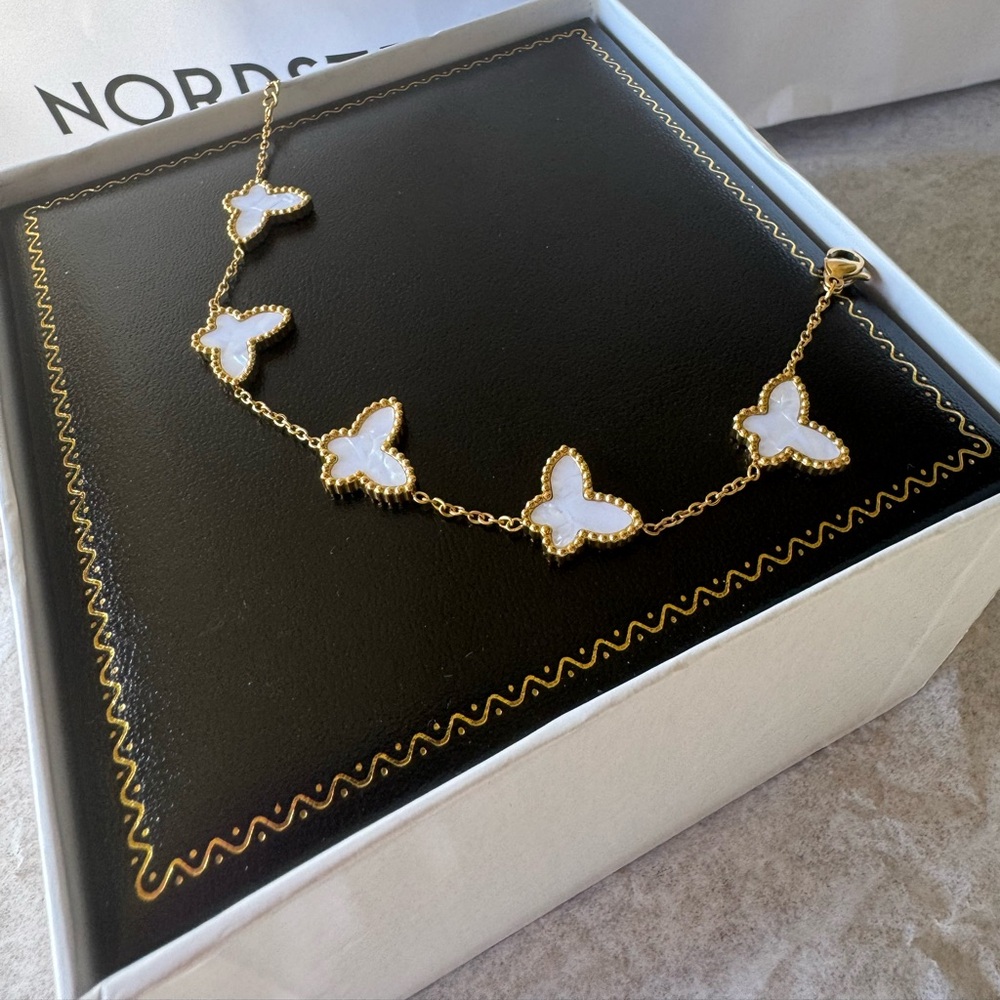 $1,595 Vintage Lucky Butterfly Bracelet 18k